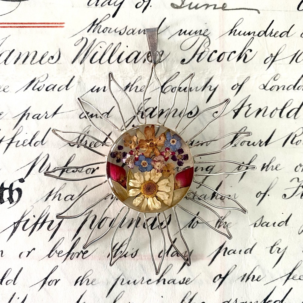 Gorgeous 925 Silver and Dried Flower Pendant